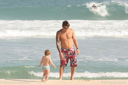 Black Belt de Surf 2006: Renato 'Big Daddy' Babalu and his daughter, Maria Fernanda - Photo by Marcelo Alonso