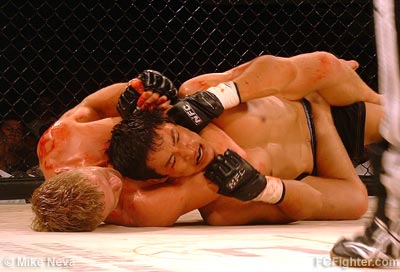 Bush choking Heo - Photo by Mike Neva