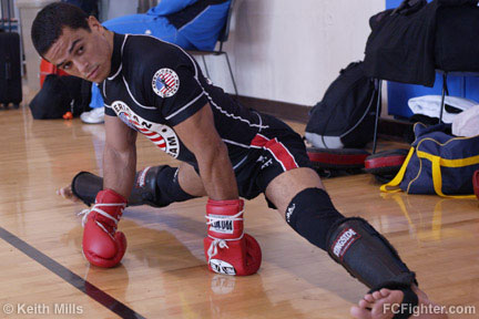 Ricardo Nogueira warming up