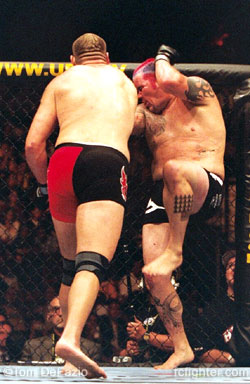 Tim Sylvia cracks Cabbage Correira at UFC 39
