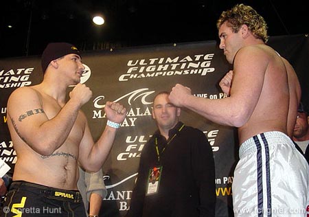 Frank Mir (left) vs. Wes Sims
