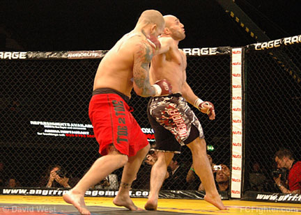Cage Rage 21: Spinning backfist from Abdul Mohamed (right) KOs Ross Pointon - Photo by David West