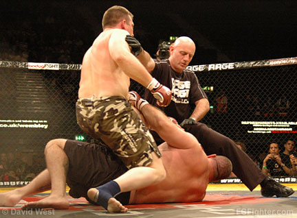 Cage Rage 21: Grant Waterman stops the Gary Turner/Tank Abbott fight - Photo by David West