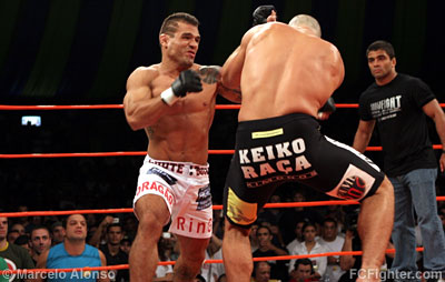 Jorge 'Macaco' Patino punishing Gabriel Vella as Ryan Gracie (left) looks on